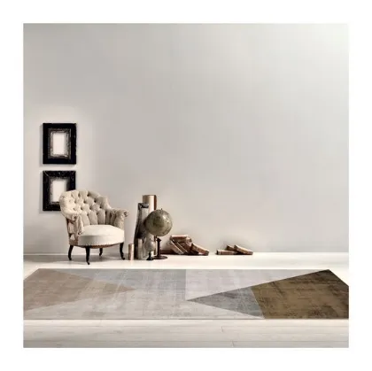 Tappeto con forme geometriche dai colori caldi Adler Pyramid di Sirecom