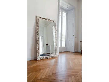 Specchio ampio Agrip con cornice floreale in legno laccato Bianco opaco di Tonin Casa