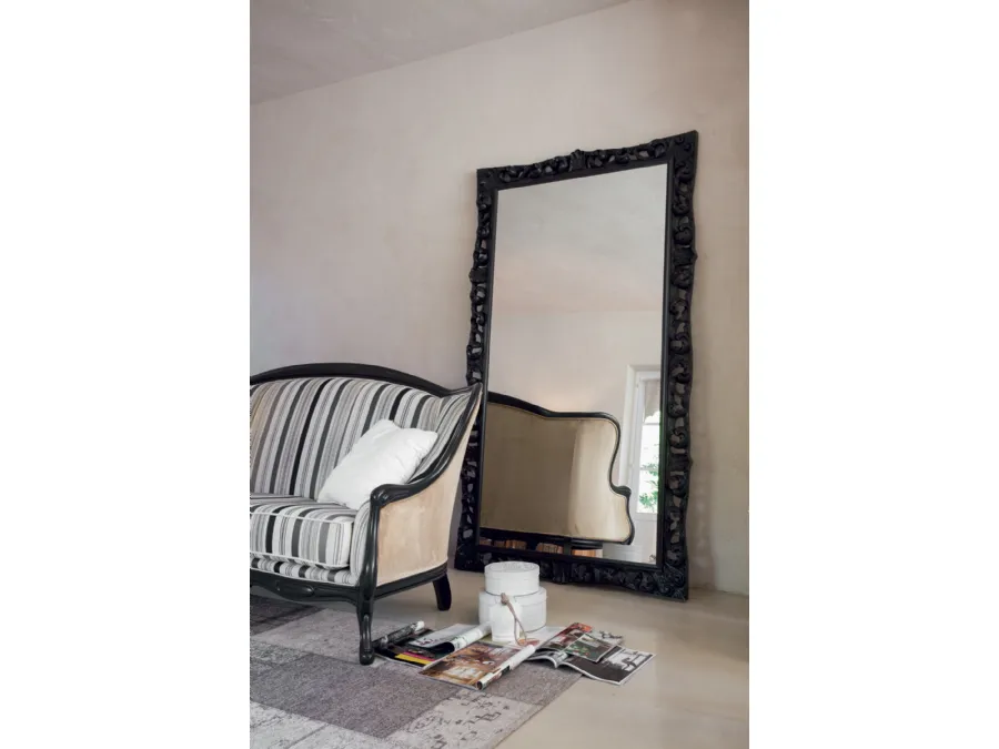 Specchio ampio Agrip con cornice floreale in legno laccato Nero opaco di Tonin Casa