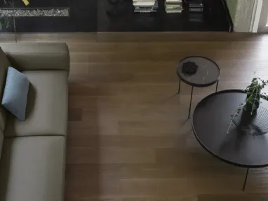 Tavolino rotondo con base in metallo Floyd di Doimo Salotti