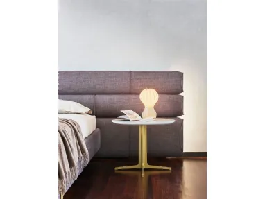 Tavolino rotondo Equis in marmo con base in metallo di Presotto