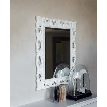Specchio Felice con cornice in laccato bianco di Tonin Casa