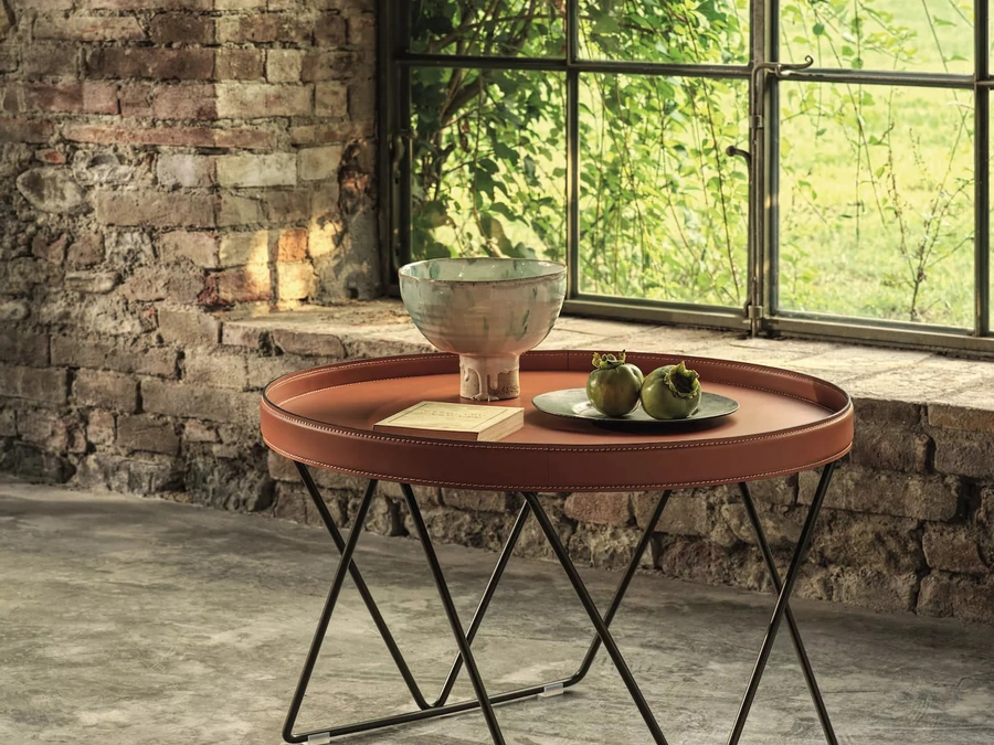 Tavolino Flexus con top in cuoio di Bontempi