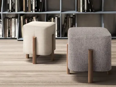 Pouf Kip in tessuto con struttura in legno di Doimo Salotti