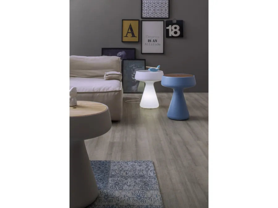 Tavolino di design in polietilene con top in plastica o legno Maki di Tonin Casa
