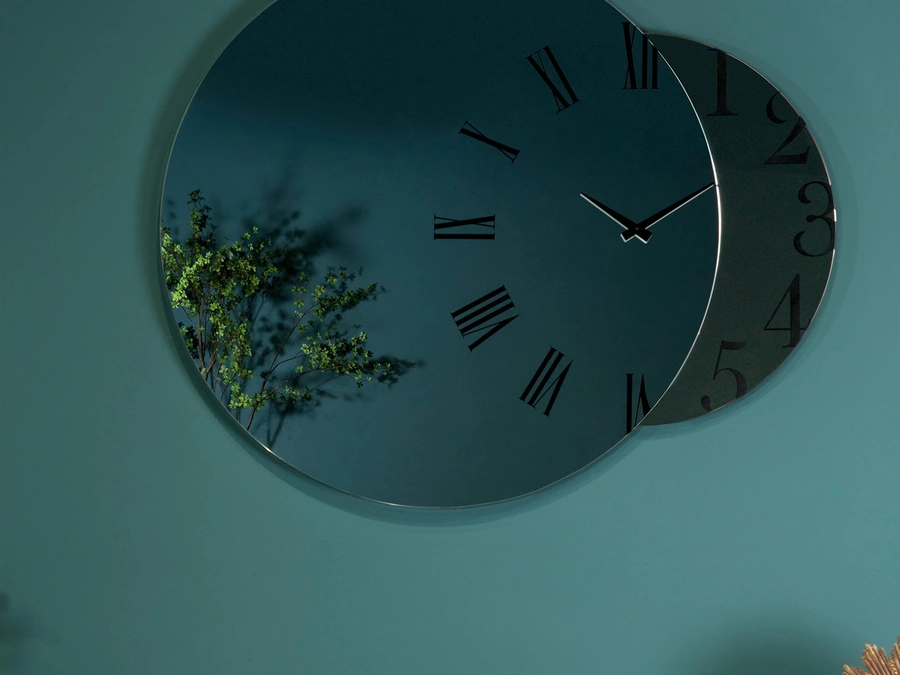 Orologio di design Fusion in cristallo fumé di Tonin Casa
