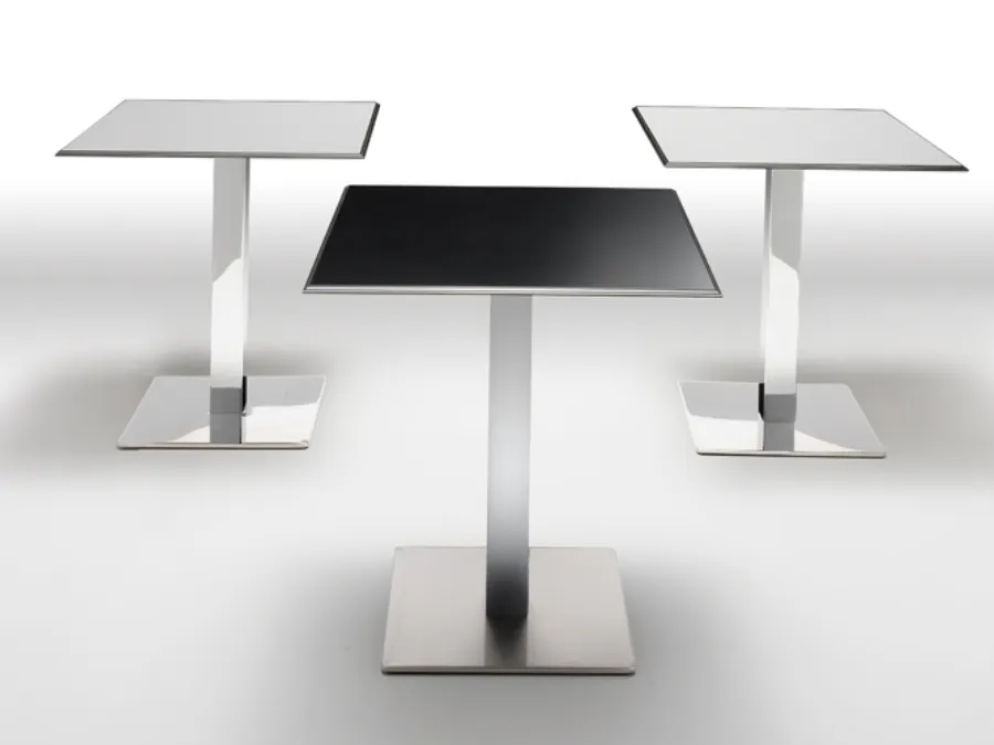 Tavolino Plano Table con piano in laminato e base in acciaio cromato di Infiniti