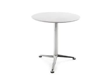 Tavolino 3-Pod Table con top in polipropilene e base in alluminio di Infiniti
