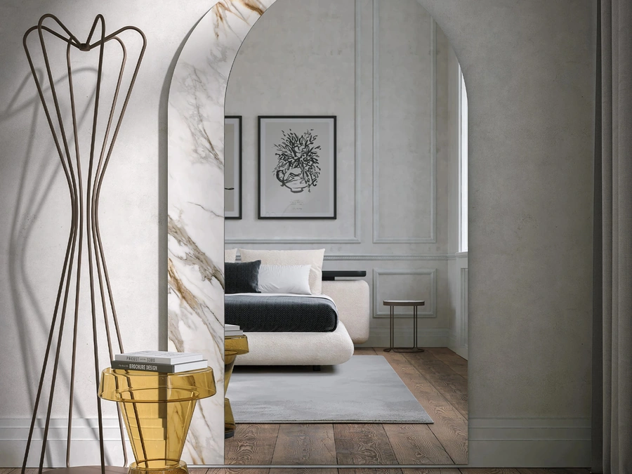 Specchiera Arké con cornice in vetro stampato di Tonin Casa