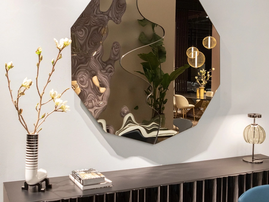 Specchio scultoreo Decameron di Tonin Casa