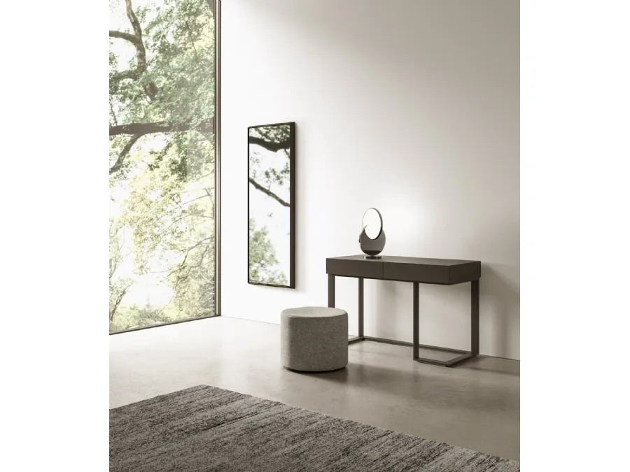 Scrittoio Swing Console in laccato opaco con basamento metallico di Presotto