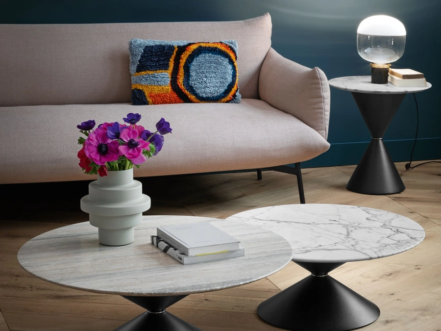 Lampada da tavolo con diffusore in vetro trasparente e satinato e base in metallo finitura Nero e Oro Ghost Tavolo di Midj