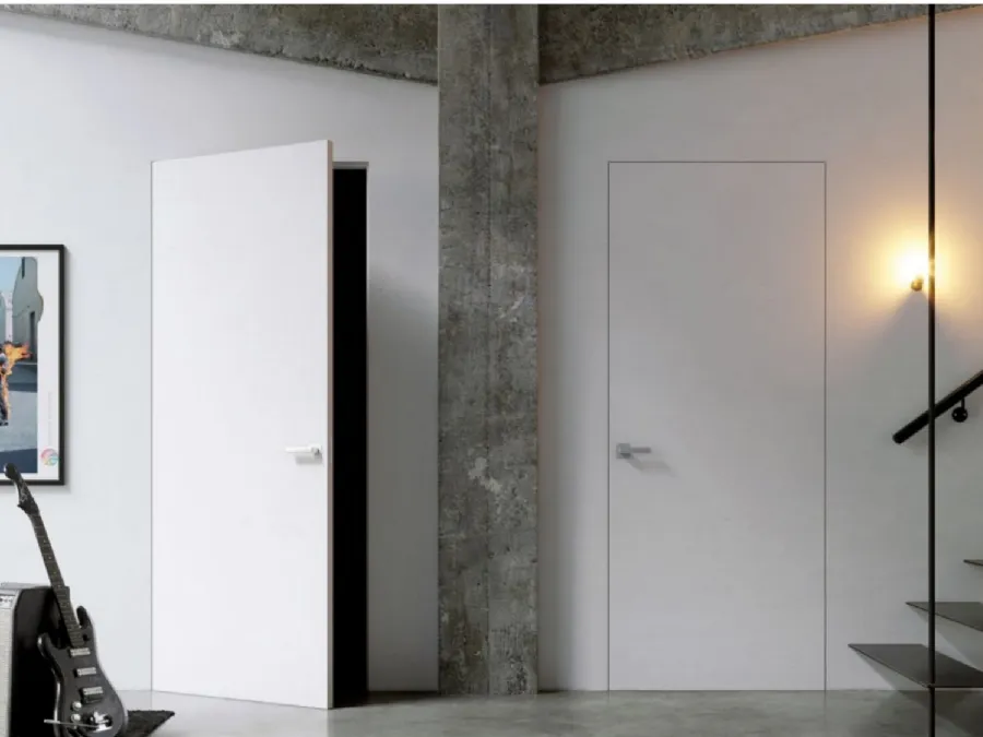Porta battente per interni in laccato bianco come la parete Gea Filo muro di Doal