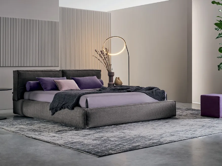 Letto in tessuto con testiera imbottito Academy Piuma di Twils