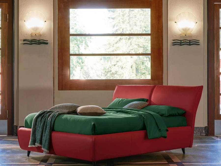 Letto imbottito Edward rivestito in pelle di Dorelan Letti