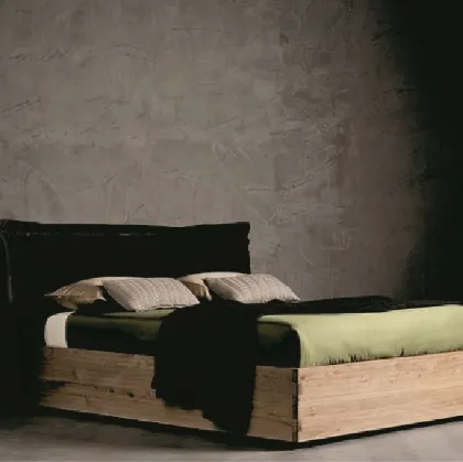 Letto matrimoniale in legno con testiera in tessuto Pegaso di Alta Corte