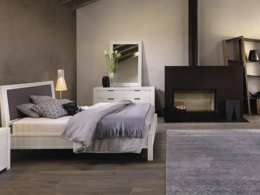 Letto in legno con testiera Quadra di Devina Nais