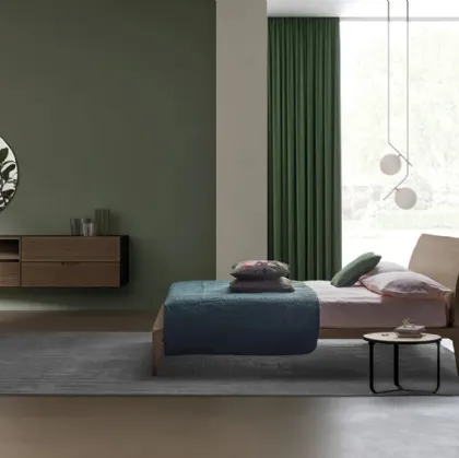 Letto in legno massello di Rovere finitura Tabacco con testiera curva Shark di Devina Nais