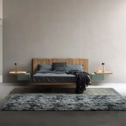 Letto in massello di Rovere con testiera sospesa Urban Ranch Slim di Devina Nais