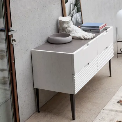 Madia Zero16 a 4 Cassetti in Rovere massello laccato Bianco di Devina Nais