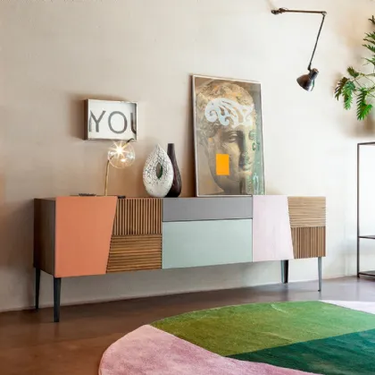 Madia Zero16 Creativa formata da pannelli in legno con varie finiture di Devina Nais