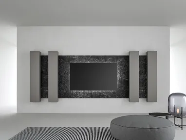 Mobile Porta Tv in laccato opaco con boiserie in gres porcellanato effetto marmo di Caccaro