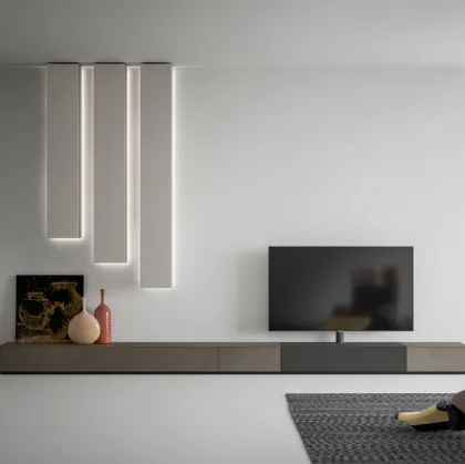 Mobile Porta Tv formato da quattro moduli in laccato opaco e laccato effetto metallico Wallover di Caccaro