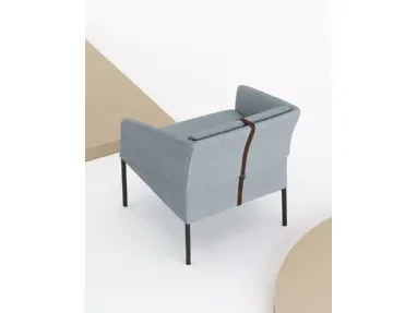 Poltroncina Demoiselle Armchair in tessuto con particolari in pelle di Infiniti