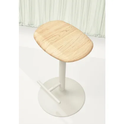 Sgabello Flink Wood Kitchen Stool con seduta in Frassino naturale e base in acciaio di Infiniti