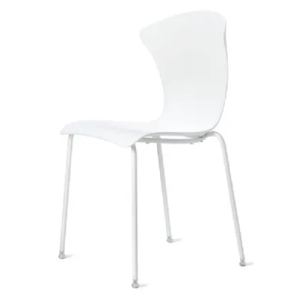 Sedia impilabile Glossy Pop con scocca in policarbonato e gambe in metallo di Veneta Cucine