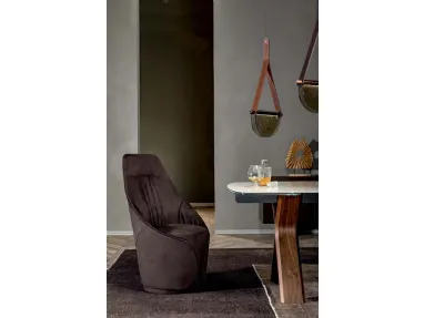 Sedia Mama Chair rivestita in ecopelle di Tonin Casa 
