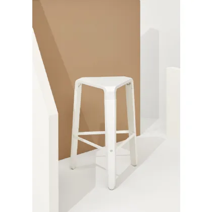 Sgabello Picapau Kitchen Stool in polipropilene Bianco con telaio in legno di Faggio massello laccato Bianco di Infiniti