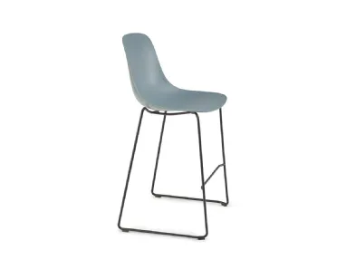 Sgabello Pure Loop Mono Kitchen Stool con scocca in polipropilene e telaio in tubolare di acciaio di Infiniti