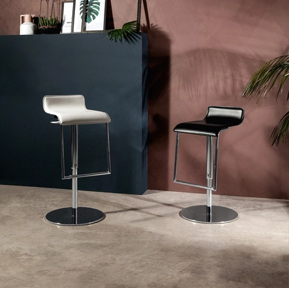 Sgabello in cuoio Milano di Tonin Casa