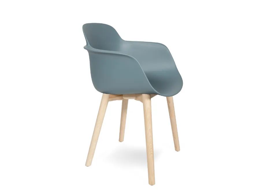 Sedia Sicla Sled con scocca in polipropilene e base in legno di Infiniti