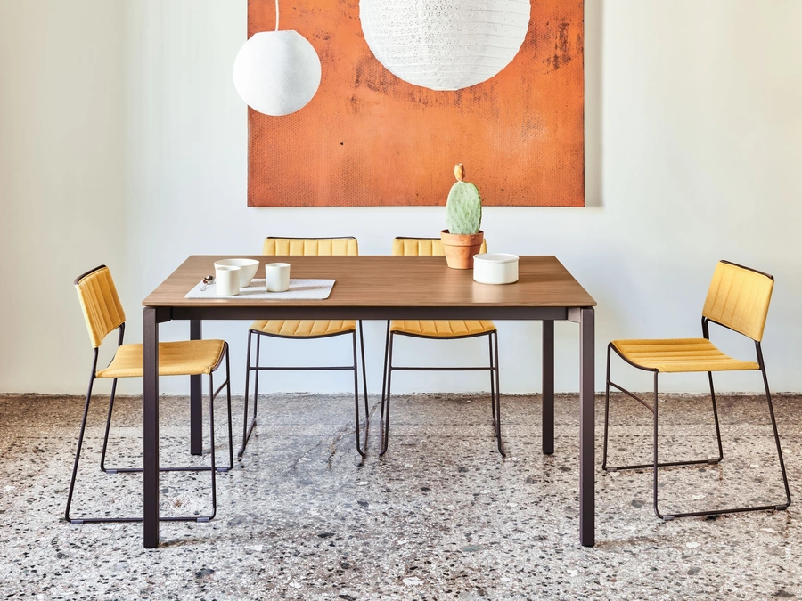 Sedia in tessuto Slim di Midj