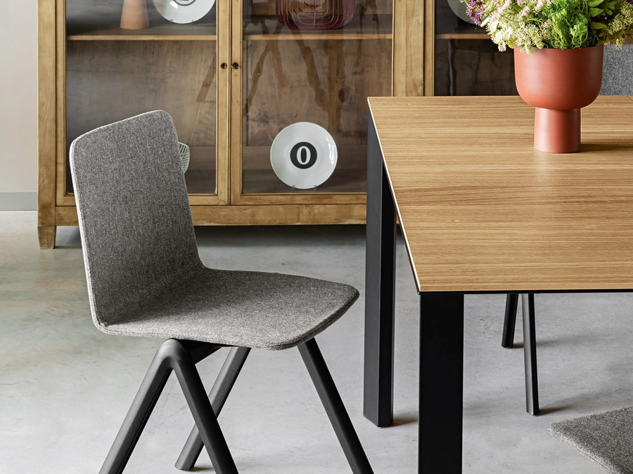 Sedia impilabile Stack Imbottita di Midj