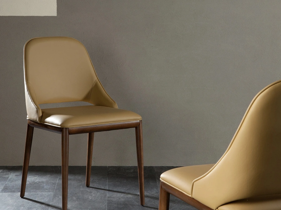 Sedia Malva con seduta rivestita pelle di Tonin Casa