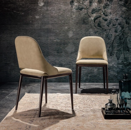 Sedia Malva con seduta rivestita pelle di Tonin Casa