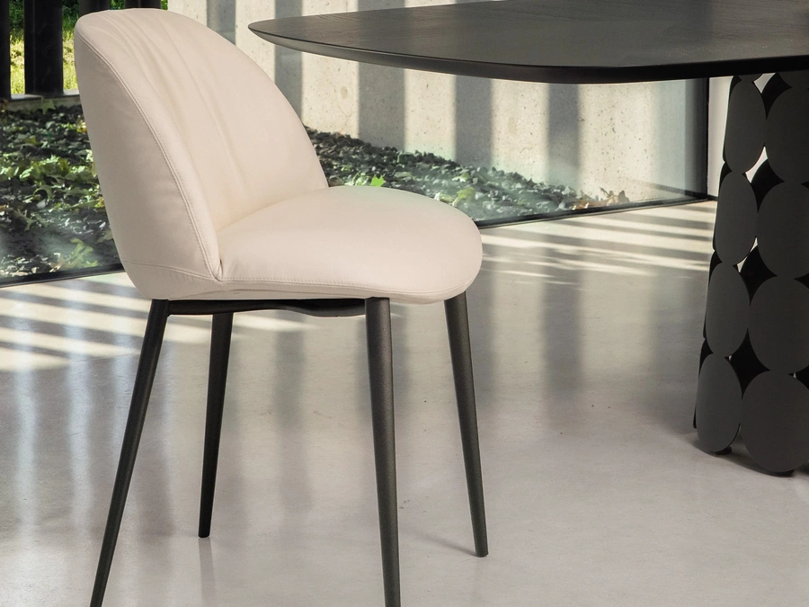 Sedia in pelle imbottita Olympia di Tonin Casa