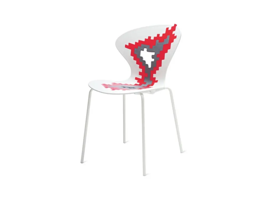 Sedia di design Pixel in tecnopolimero multicolore e gambe in metallo di Veneta Cucine