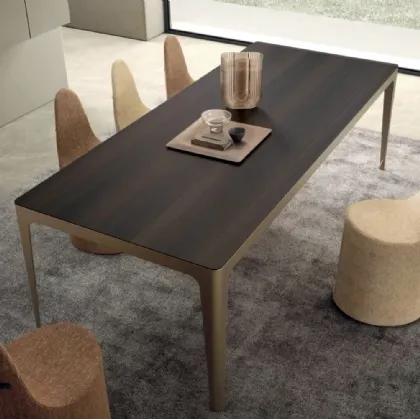 Tavolo Grand More con top in essenza Legno e base in metallo di Presotto