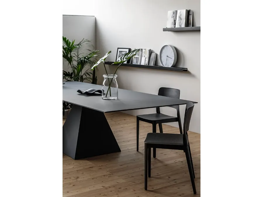 Tavolo rettangolare di design con base scultorea Landing di Infiniti