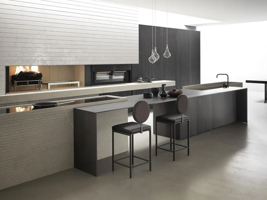 Cucina Design con isola Blade 03 in Gres Black Metal, Pietra Piasentina e Cedro Brown di Modulnova