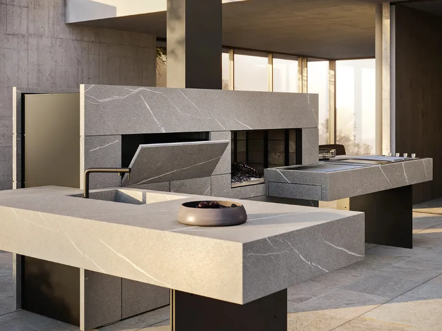 Cucina Design per esterno in pietra piasentina con penisola Project 06 di Modulnova