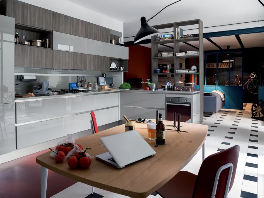 Cucina Moderna Carrera angolare in laccato lucido Grigio Metallo di Veneta Cucine
