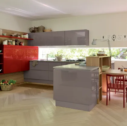 Cucina Moderna Extra angolare in laccato lucido Marron Visone e Rosso veneziano di Veneta Cucine