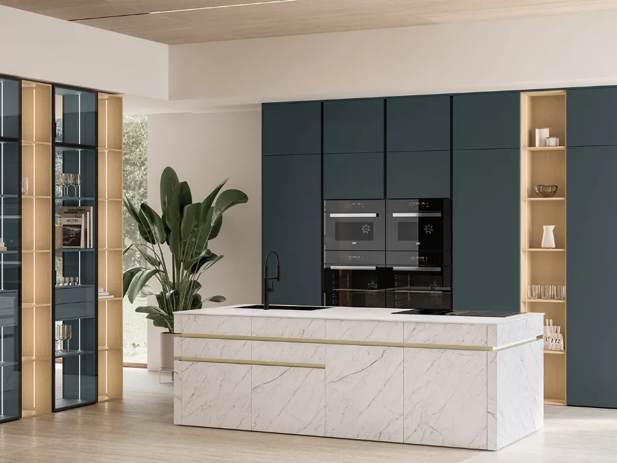Cucina Moderna in laccato con isola in ceramica Iconica 06 di Veneta Cucine