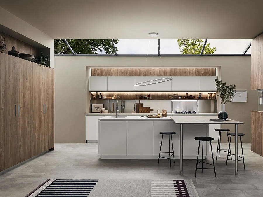 Cucina Moderna Lounge con isola in laccato Bianco Puro e Noce Nodoso di Veneta Cucine