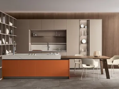 Cucina Moderna lineare con penisola Lounge in Vetro laccato Arancio e laccato opaco Camoscio di Veneta Cucine
